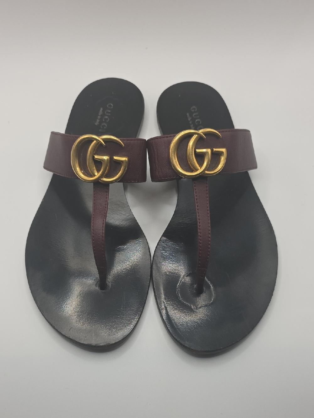Gucci Burgundy and Black Leather Thong Sandals with Gold GG